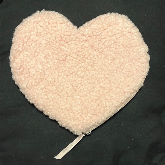 ❤️VALENTINES❤️ Heart-Shaped Pink Sherpa Clutch - Picture 1 of 17